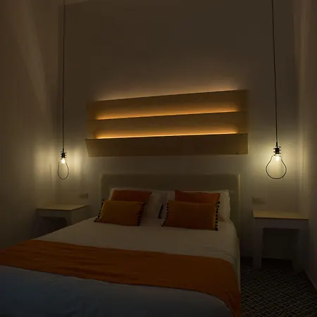 Cameo לינה וארוחת בוקר נאפולי